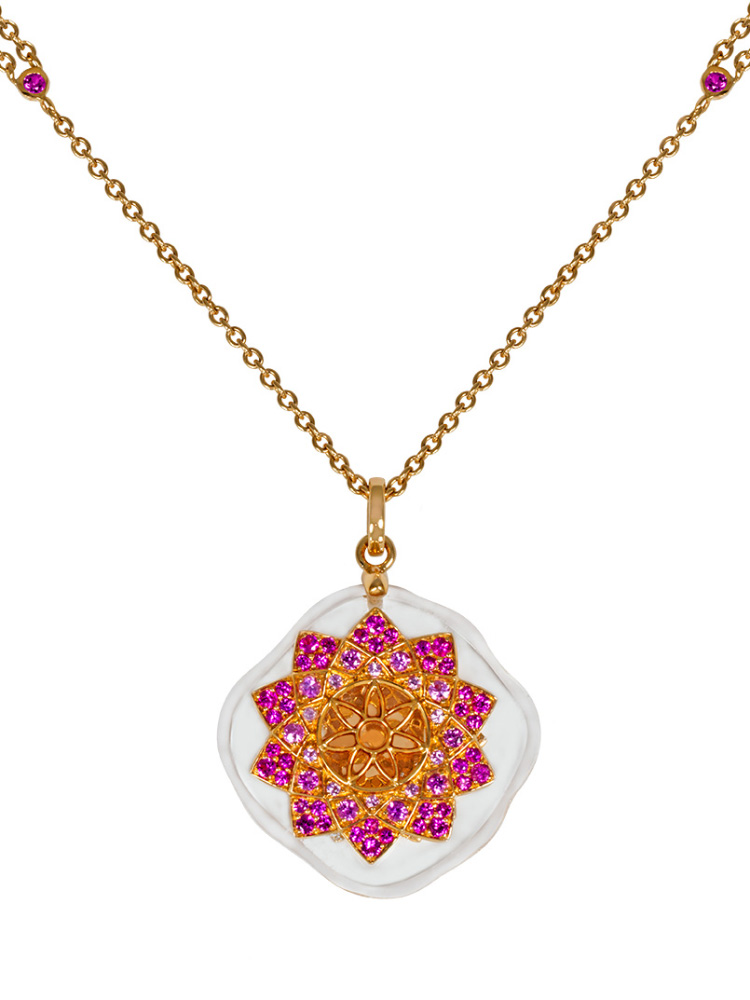 Crown Pebble: Yellow gold, Crystal, pink Sapphires