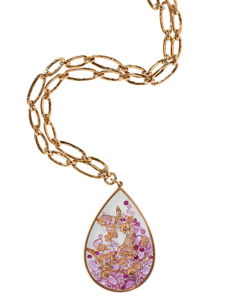 Pendentif de la collection Secret Glass d'Alexandra Abramczyk en or rose avec saphirs roses, rubis et diamants