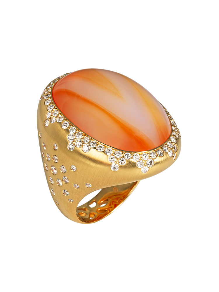 Alexandra Abramczyk, Sahara hard stone ring, diamonds in yellow gold