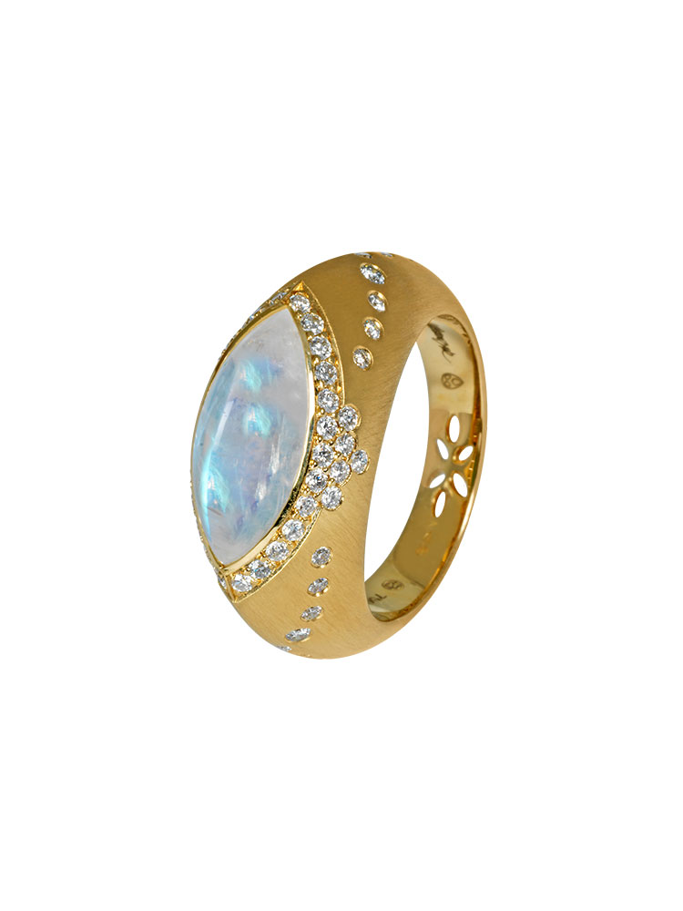 Alexandra Abramczyk, Sultana hard stone ring, diamonds in yellow gold