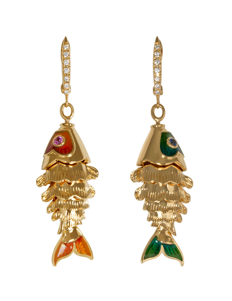Paire de boucles d'oreille poisson émaillé, rouge et vert en or jaune et composées de saphirs multicolores, tsavorites et diamants