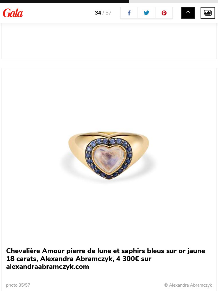 Chevalière Amour pierre de lune et saphirs bleus sur or jaune 18 carats, Alexandra Abramczyk